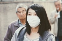 Скрывавшую симптомы коронавируса китаянку из Ухани задержали в Париже