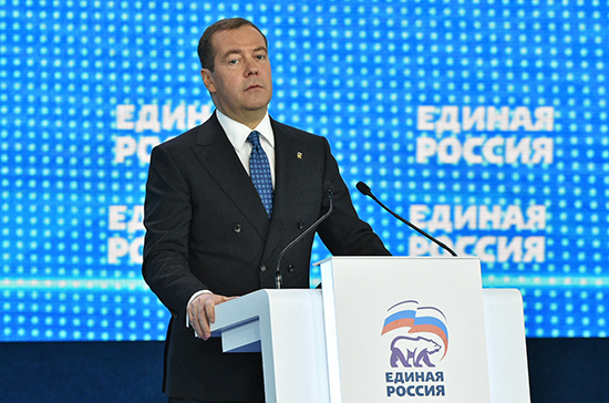 Медведев предложил усилить ответственность «Единой России» за работу региональных властей
