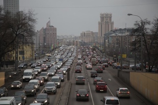 Пробки в час пик отнимают у московских водителей почти десять дней в году