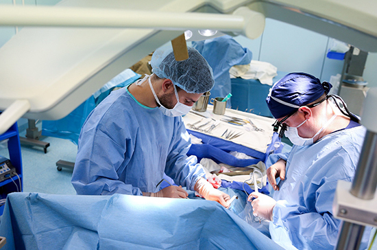 Волгоградские хирурги впервые применили экзоскелет на операции