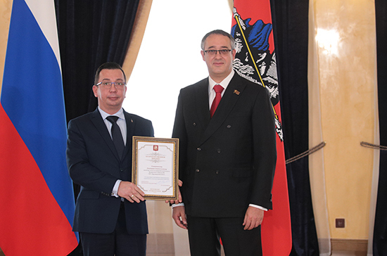 Председатель Мосгордумы наградил журналистов «Парламентской газеты»