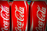 История Coca-Cola: почему кола была лекарством и продавалась в аптеке