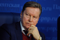Олег Нилов призвал создавать место для курильщиков в поездах за их счёт  