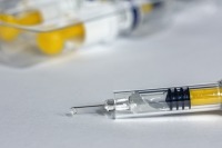 Великобритания выделит 26 млн долларов на вакцину от коронавируса