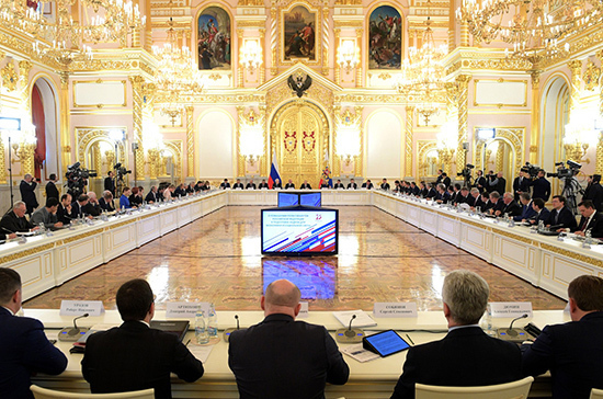 Путин назвал неприемлемыми предложения «расселить» вузы из Москвы и Петербурга