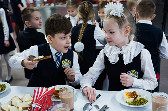 Закон о горячем питании для школьников может быть принят Госдумой 19 февраля