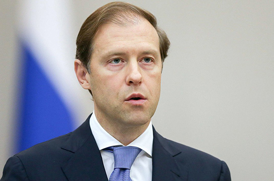 Мантуров: Россия полностью обеспечена материалами для производства масок