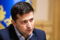Зеленский поручил разработать программу по «украинизации» молодежи Донбасса
