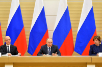 Владимир Путин обещал обдумать возможность внесения поправок о культуре в Конституцию