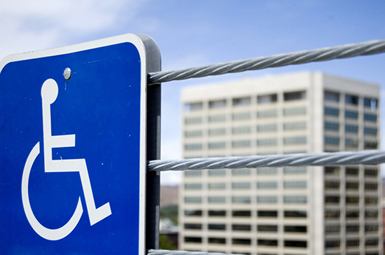Инвалидам третьей группы предоставят бесплатную парковку