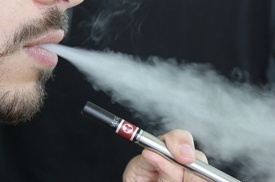 В Минздраве призвали распространить антитабачный закон на электронные сигареты