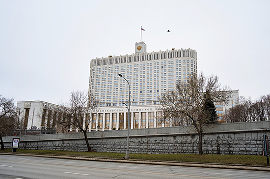 Кабмин вырабатывает меры поддержки отечественных производителей, сообщил Борисов 