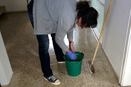 Сколько уборщиц нужно на 600 квадратных метров?