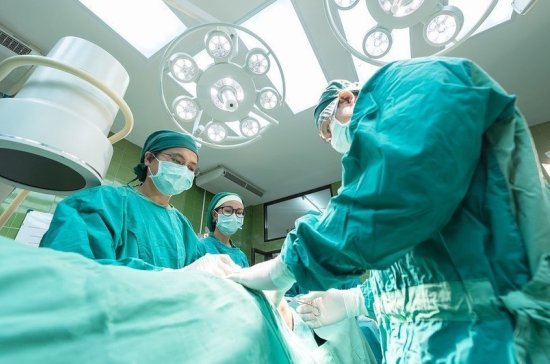 Вьетнамские врачи впервые пересадили часть руки от живого донора