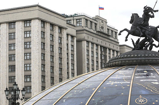 В Комитет Госдумы внесли поправку о запрете чиновникам иметь зарубежные счета