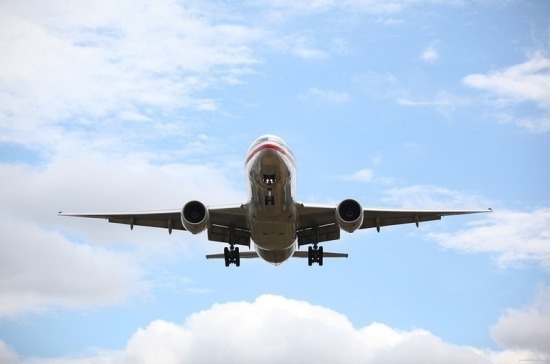 Летевший из Москвы в Бангкок самолёт вернулся из-за треснувшего стекла