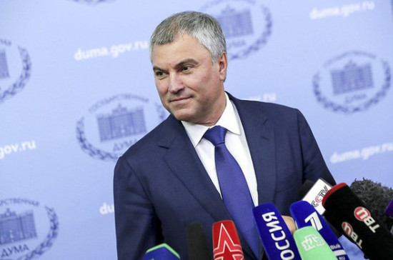 Володин: одна из поправок президента предусматривает упоминание Бога в Конституции