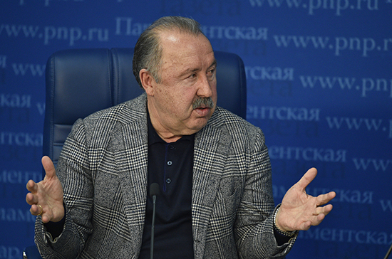 Газзаев назвал допинговый скандал с биатлонистками продолжением санкций против России