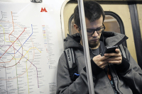 В Минтрансе рассказали о правилах прослушивания музыки в метро