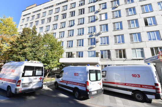 В Москве выписали переболевшего коронавирусом россиянина