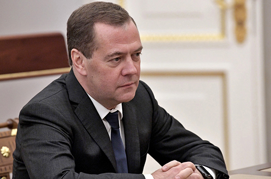 Медведев призвал фракции Госдумы поддержать поправки к Конституции