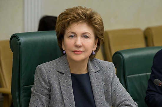 Карелова отметила важность социальных поправок в Конституцию