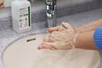 Частое мытье рук может навредить здоровью