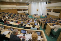 Совет Федерации запросит в Минпромторге информацию об отсутствии медмасок в аптеках