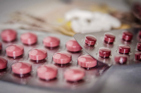 Госдума на этой неделе может принять законопроект о контроле цен на лекарства