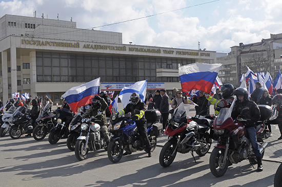 В Крыму проходит автопробег в честь воссоединения полуострова с Россией