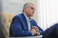 Аксенов поручил ужесточить меры к крымчанам с украинскими загранпаспортами