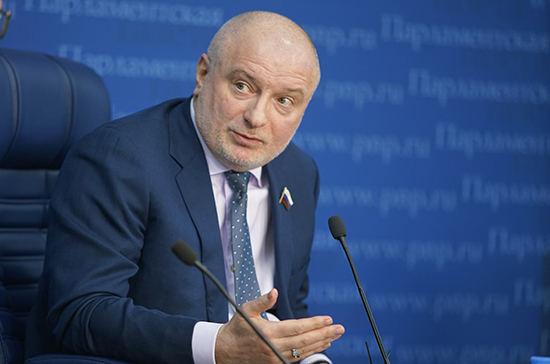 Ограничивать передвижения в Москве могут лишь парламент и президент, заявил Клишас
