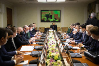 Комитет Совета Федерации провёл заседание в медицинских масках