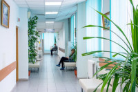Пациентов перепрофилируемых под COVID-19 федеральных медцентров переведут в клиники Москвы