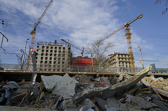 В Москве из-за короновируса приостановят строительство