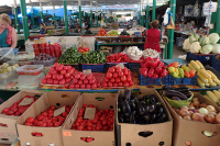 Чиновникам запретят покупать импортные огурцы и помидоры