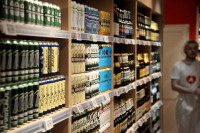 В Латвии планируют разрешить торговлю алкоголем через Интернет 