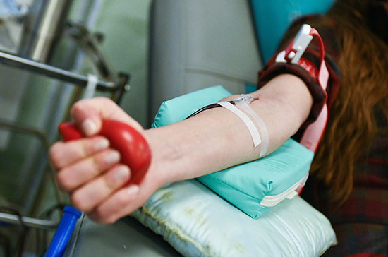 Доноров просят не прекращать сдавать кровь во время пандемии