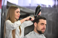 Опрос: большинство греков после карантина первым делом посетят парикмахерскую
