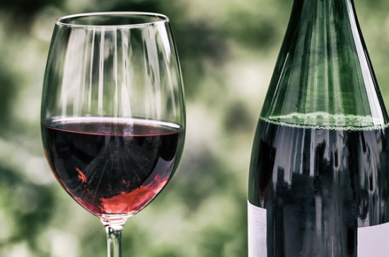 Кабмин одобрил проект о продаже и рекламе вина из ЕАЭС на спецярмарках