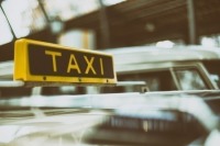 В ЯНАО на время пандемии отменили плату за получение лицензии такси