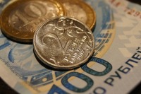 В апреле рубль вырос к основным валютам более чем на 5%