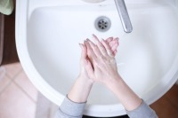 В ВОЗ назвали мытьё рук одним из лучших средств борьбы с коронавирусом