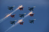 Во Владивостоке из-за непогоды отменили авиапарад в День Победы