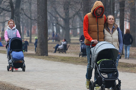 Нуждающиеся семьи с детьми смогут разово получить около 33 тысяч рублей