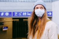 Главный эпидемиолог Минздрава рассказал, как правильно носить медицинскую маску
