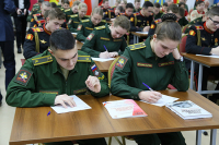 Педагогам военных учебных центров хотят давать внеочередные воинские звания