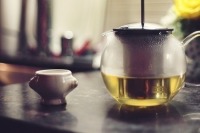 В закрытом на карантин китайском городе раздают антикоронавирусный чай