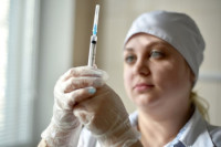 Названы сроки окончания испытаний вакцины от коронавируса в России