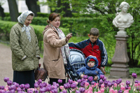 На выплаты семьям с детьми в размере 5 и 10 тысяч рублей выделили около 222,1 млрд рублей